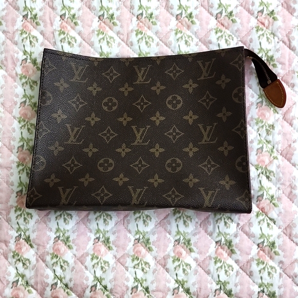 Authentic Louis Vuitton monogram toiletry pouch zipper ( read condition ) - Picture 6 of 13